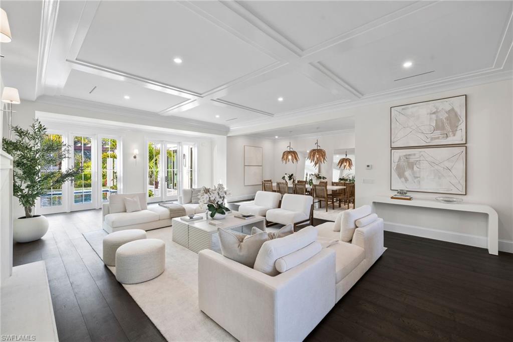 MOORINGS - Residential