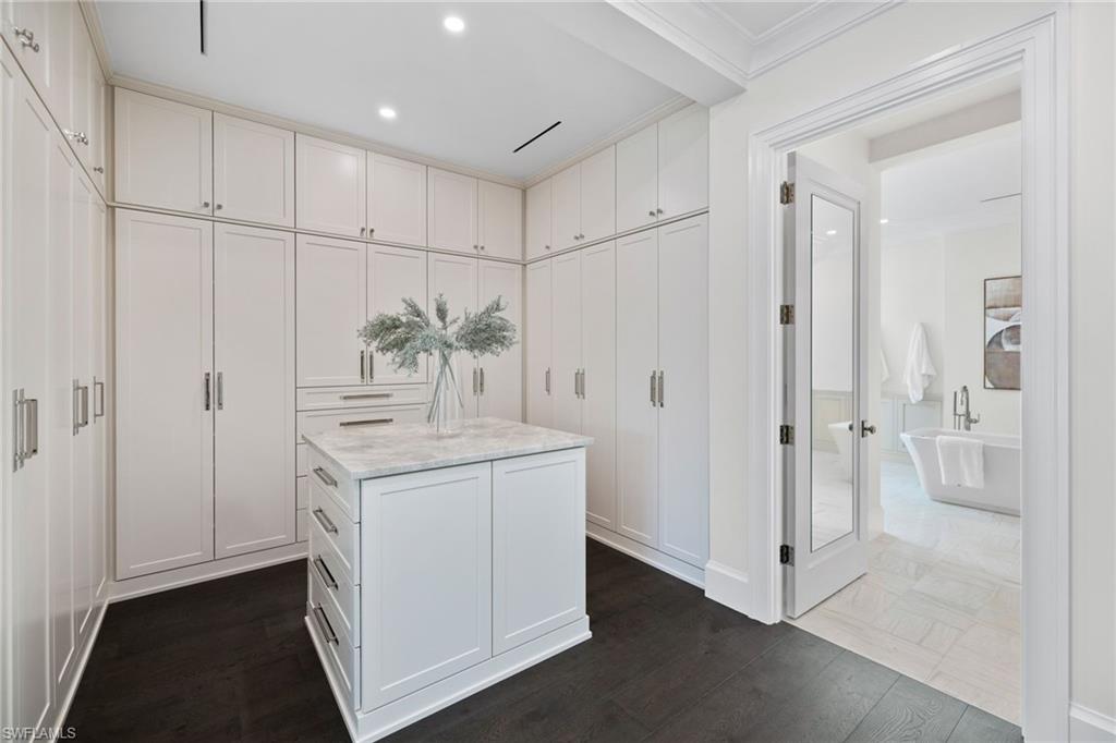 MOORINGS - Residential