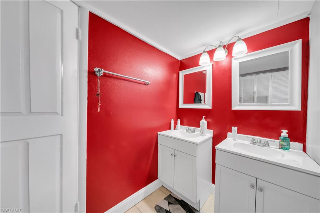 BELLE AIRE LAGOON - Residential