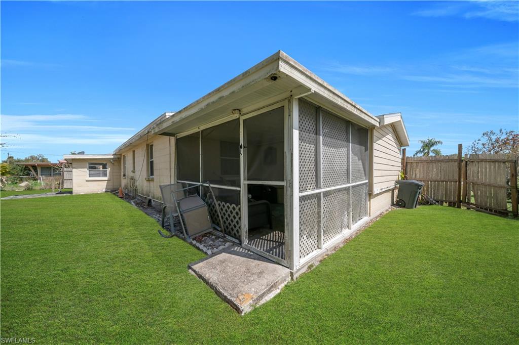 BELLE AIRE LAGOON - Residential