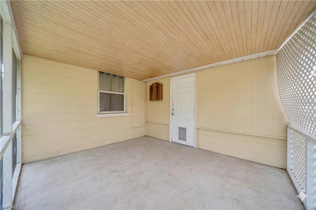 BELLE AIRE LAGOON - Residential