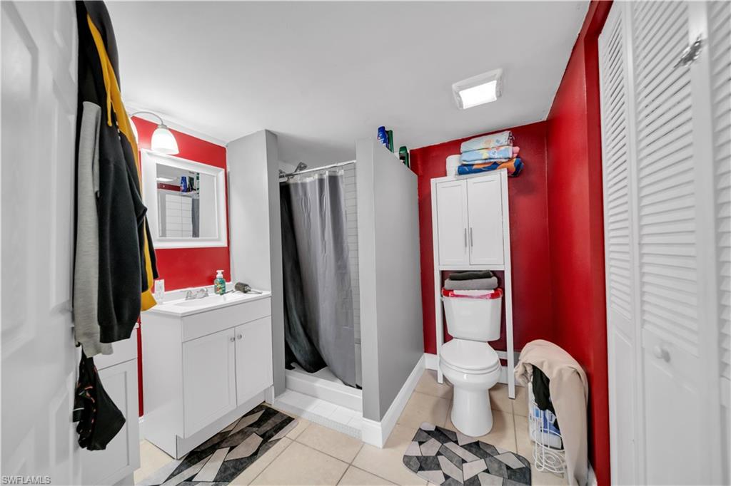 BELLE AIRE LAGOON - Residential