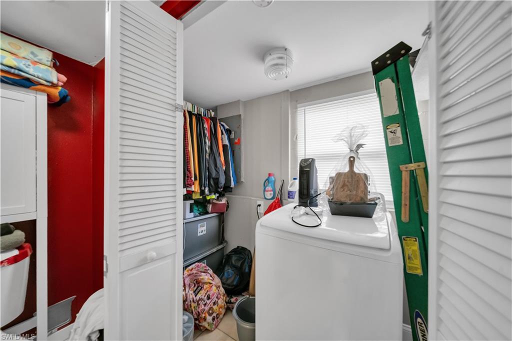 BELLE AIRE LAGOON - Residential