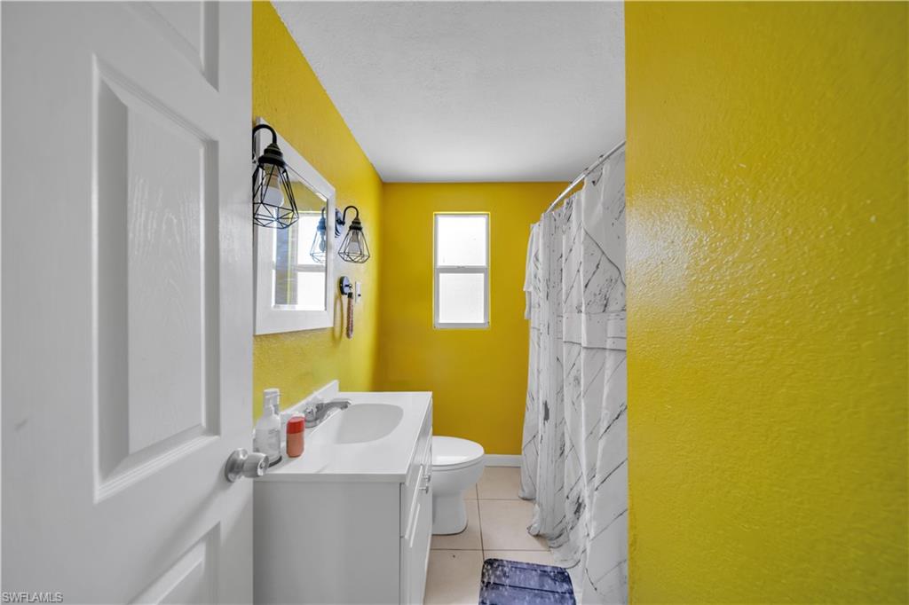 BELLE AIRE LAGOON - Residential