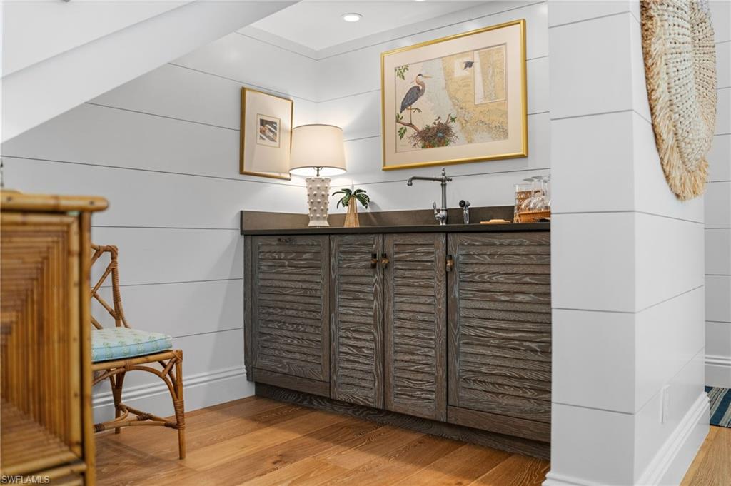 MOORINGS - Residential