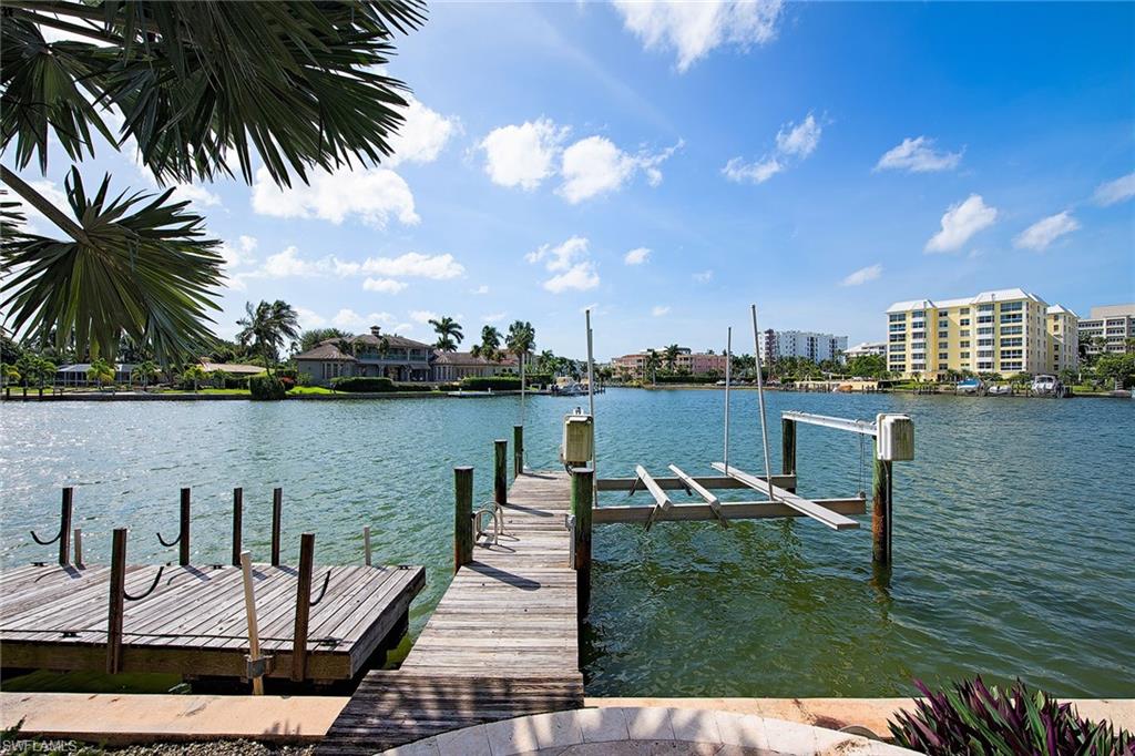 MOORINGS - Residential