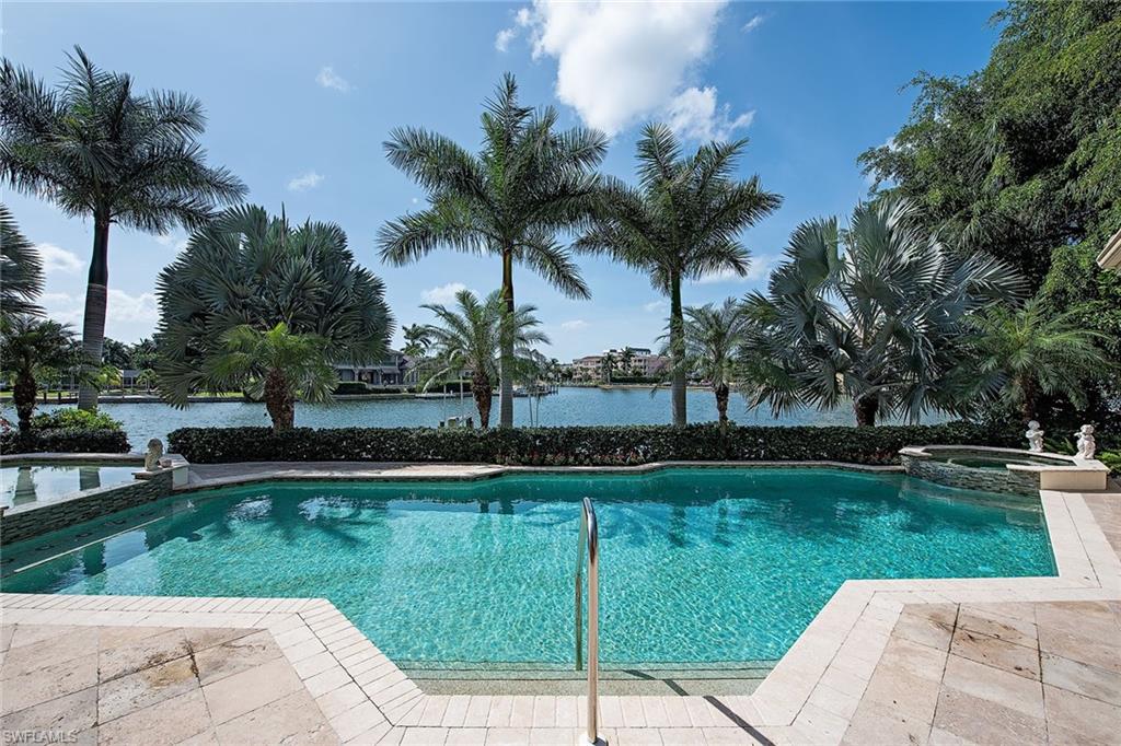 MOORINGS - Residential