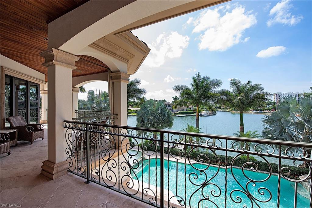 MOORINGS - Residential