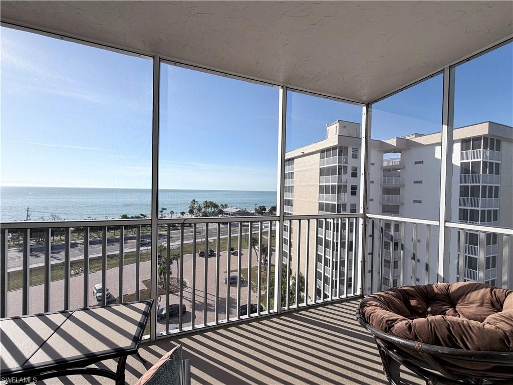 BEACH AND TENNIS CLUB - Residential