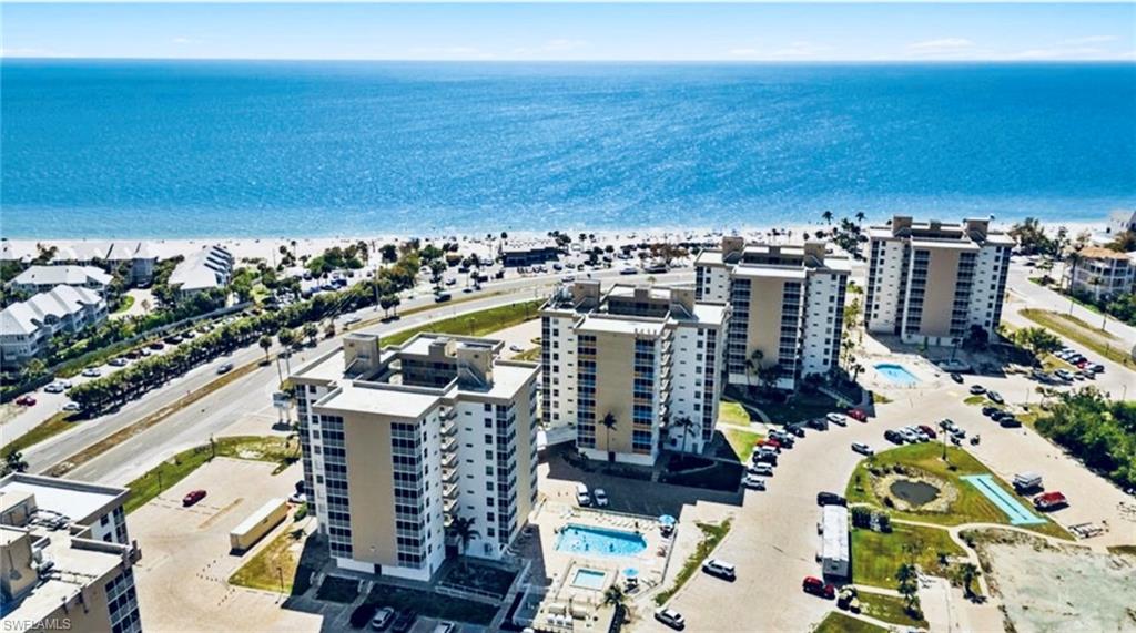 BEACH AND TENNIS CLUB - Residential