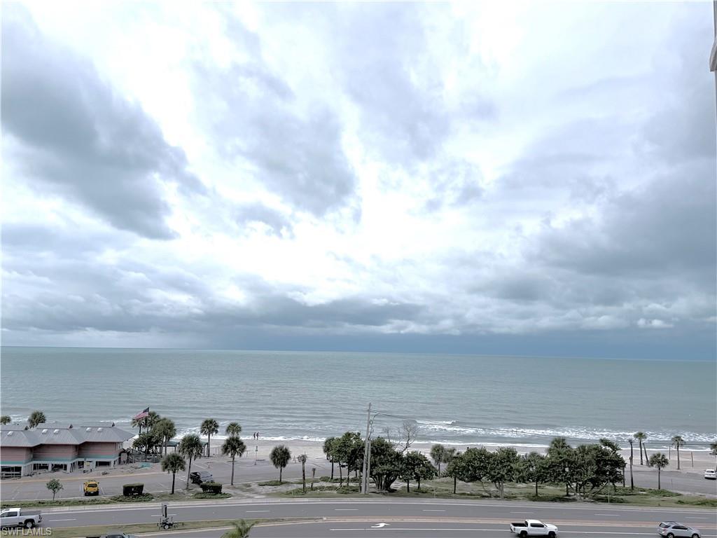 BEACH AND TENNIS CLUB - Residential