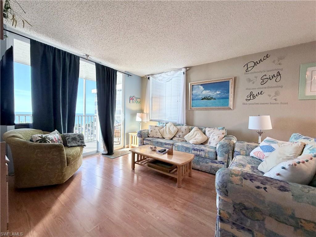 BEACH AND TENNIS CLUB - Residential