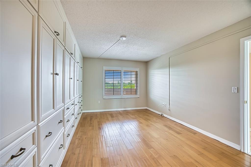 SEVEN LAKES - Residential