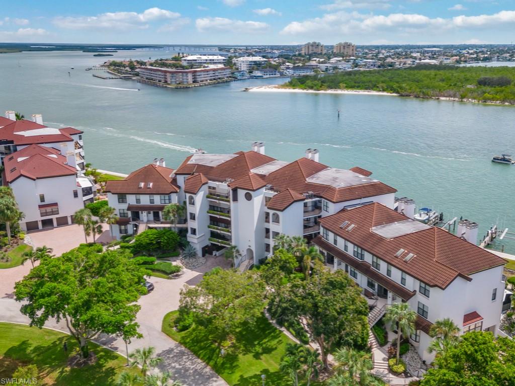 LA PENINSULA - Residential