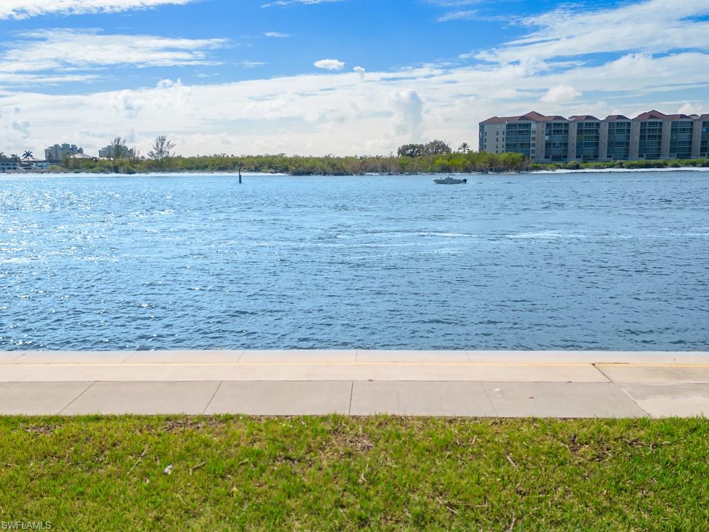 LA PENINSULA - Residential