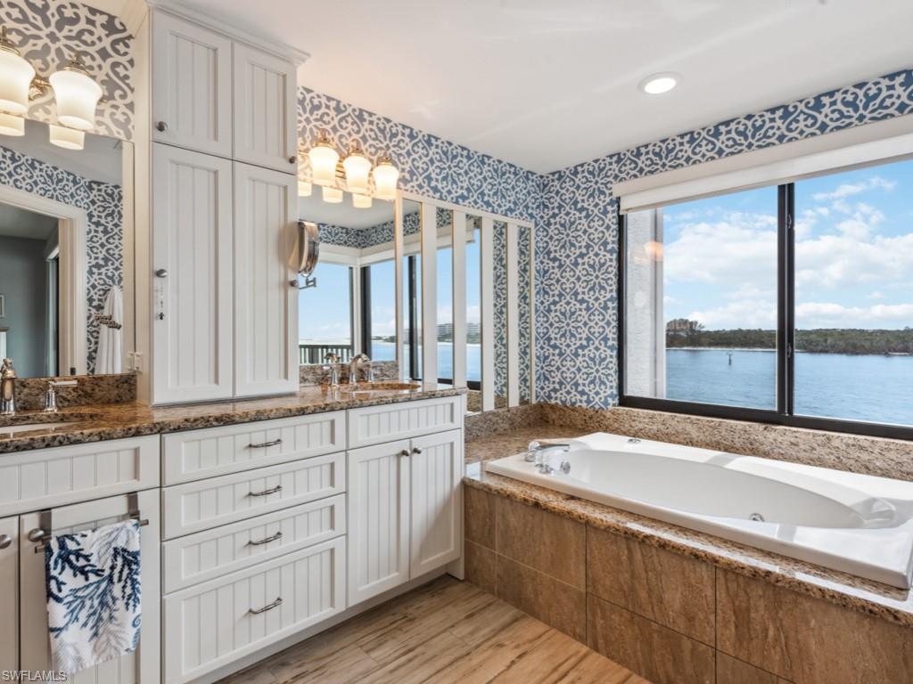 LA PENINSULA - Residential