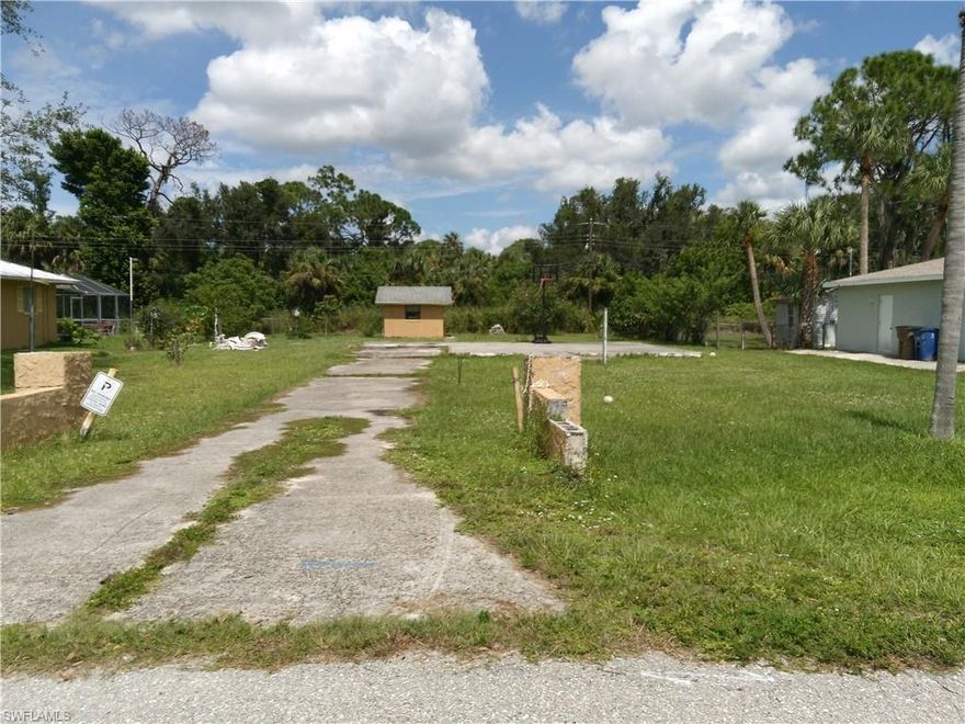 Build your dream home or investment property in this great location. Located in Fort Myers Shores, a non-gated community with no restrictions or HOA's with public ramp that offers direct access to the Caloosahatchee River and the Gulf of Mexico. Easy access to RSW, Badcock Ranch, I-75, Downtown Fort Myers, Restaurants, Commercials and more.
