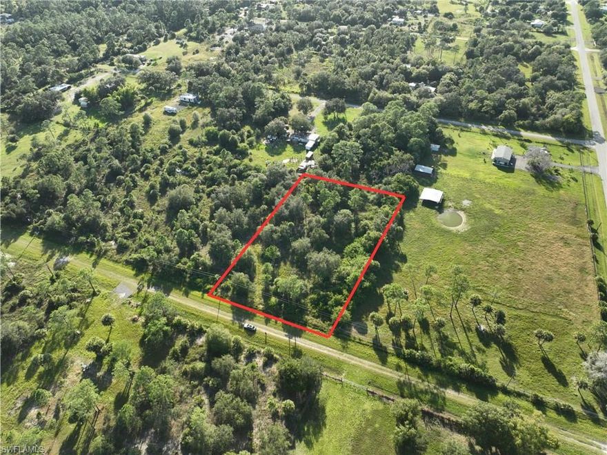 1.25 Acre Lot in Montura Ranch Estates – Prime Location! Fantastic 1.25-acre lot in the north side of Montura Ranch Estates! High and dry and with paved road access nearby. No wetlands – making it one of the best options on the market! Build your dream home or bring your mobile home – endless possibilities await. You can have your farm animals and enjoy the relaxed, camp-style living of Montura Ranch Estates! Feel free to visit the property anytime, and call or text me if you need any additional information.