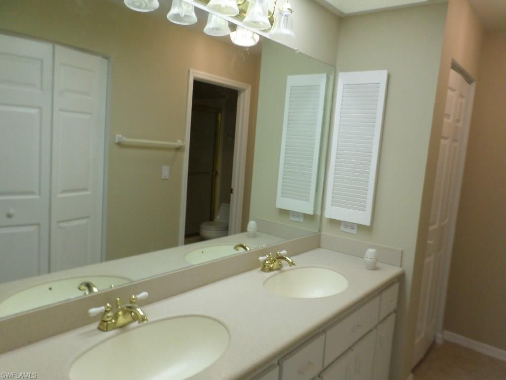 HAMPTON LAKES - Residential