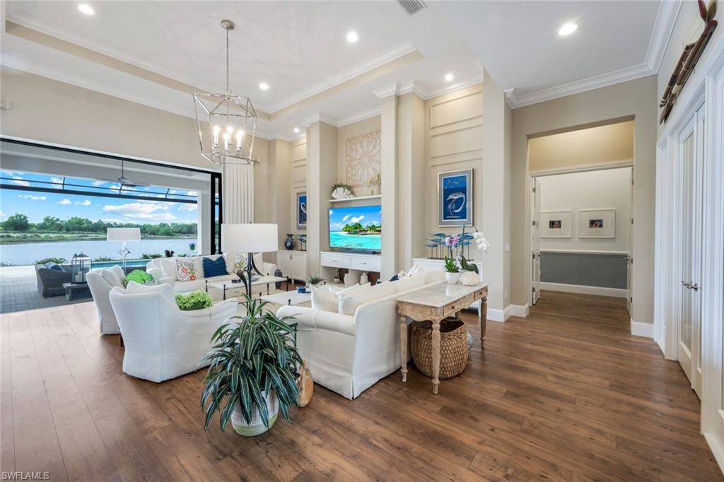 ESPLANADE - Residential