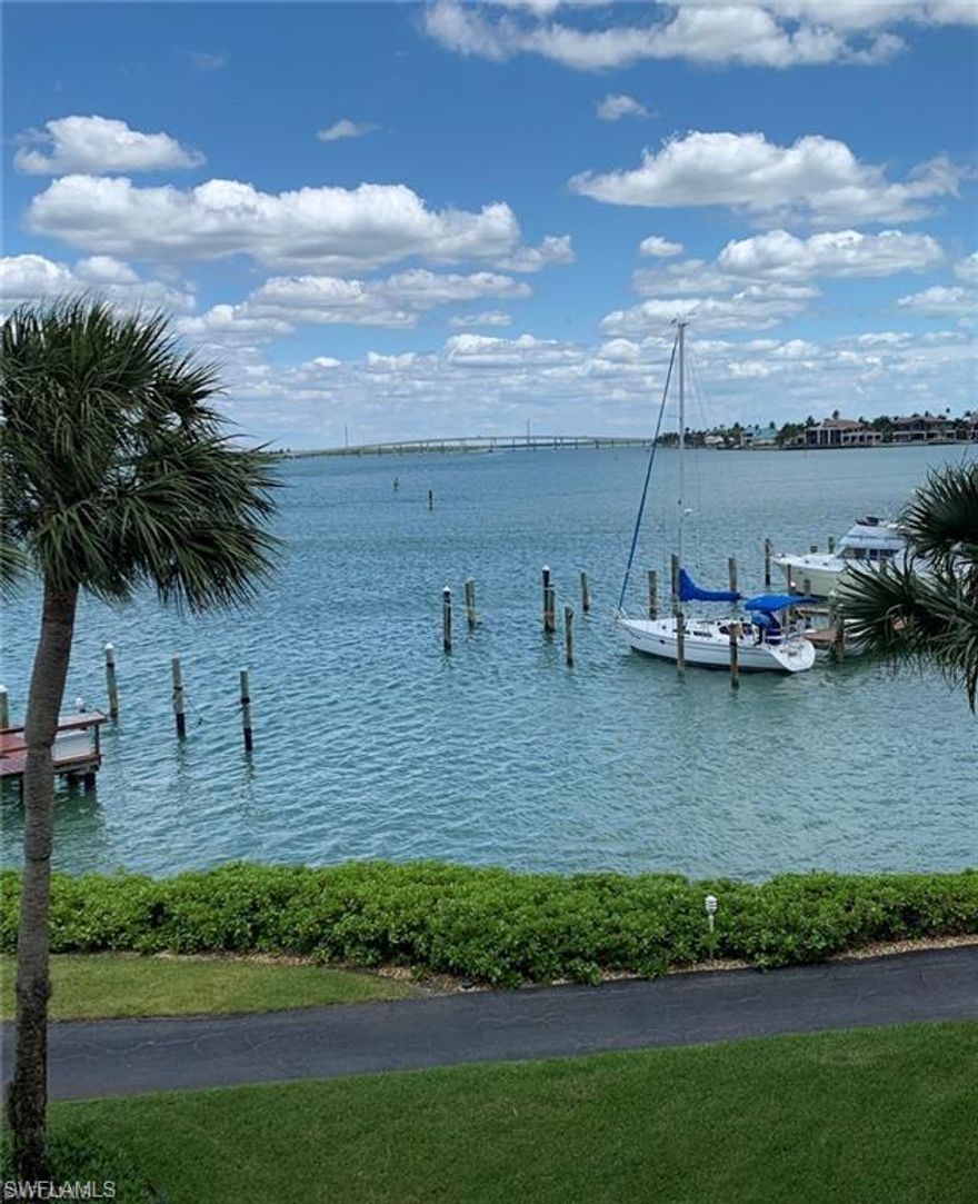 Come enjoy all the waterfront amenities that make The Riverside a desirable destination.