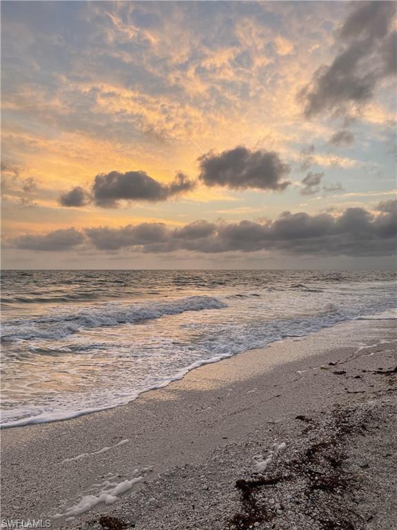 DOLPHIN WAY - Residential