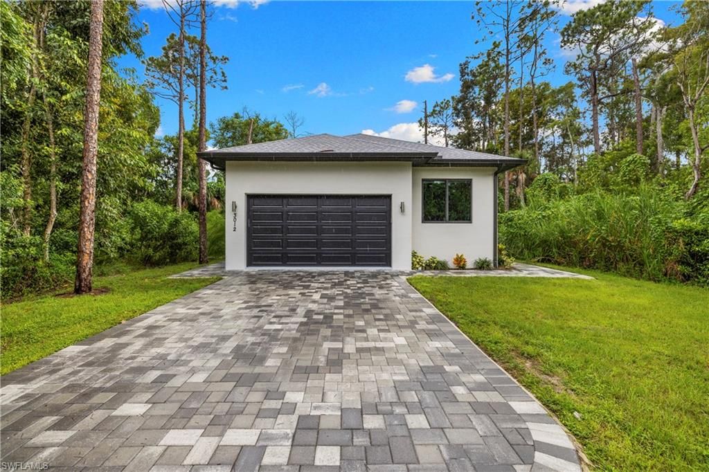 Photo of 3012 Pine Tree DR, NAPLES, FL 34112 (MLS # 226017740)