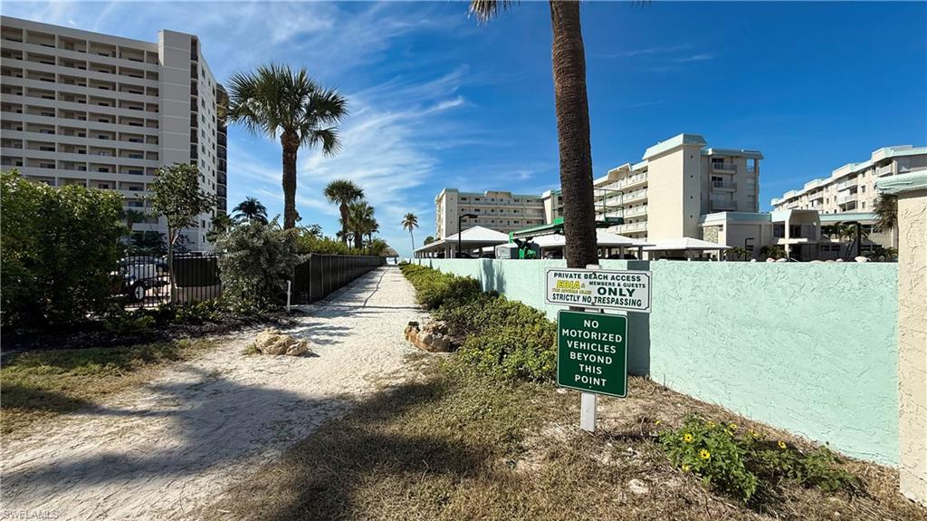 ROYAL PELICAN TOWNHOUSE - Residential