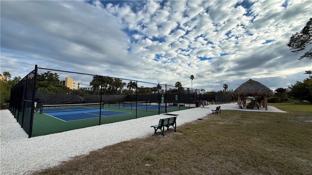 ROYAL PELICAN TOWNHOUSE - Residential