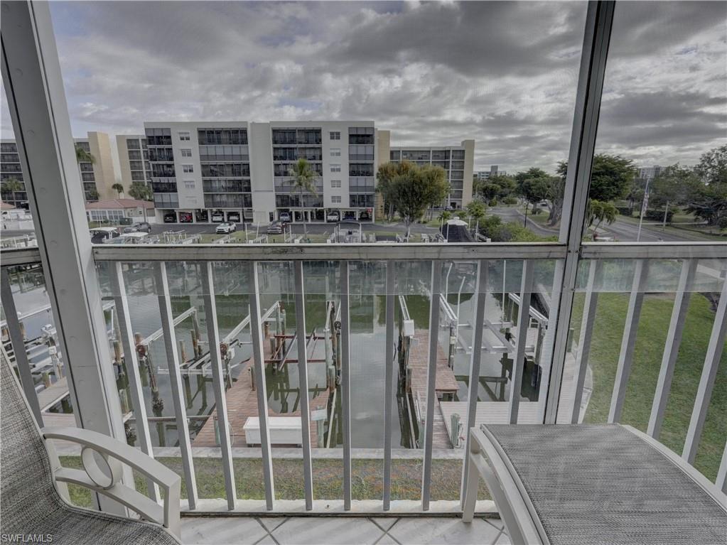 ROYAL PELICAN TOWNHOUSE - Residential