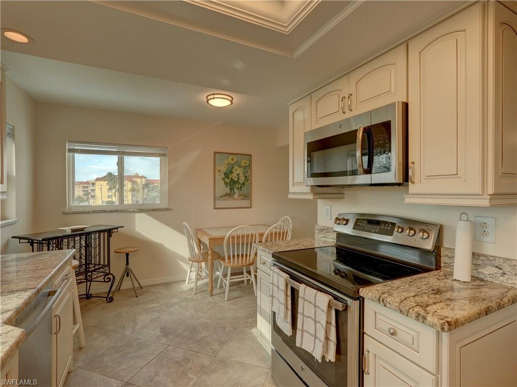 ROYAL PELICAN TOWNHOUSE - Residential