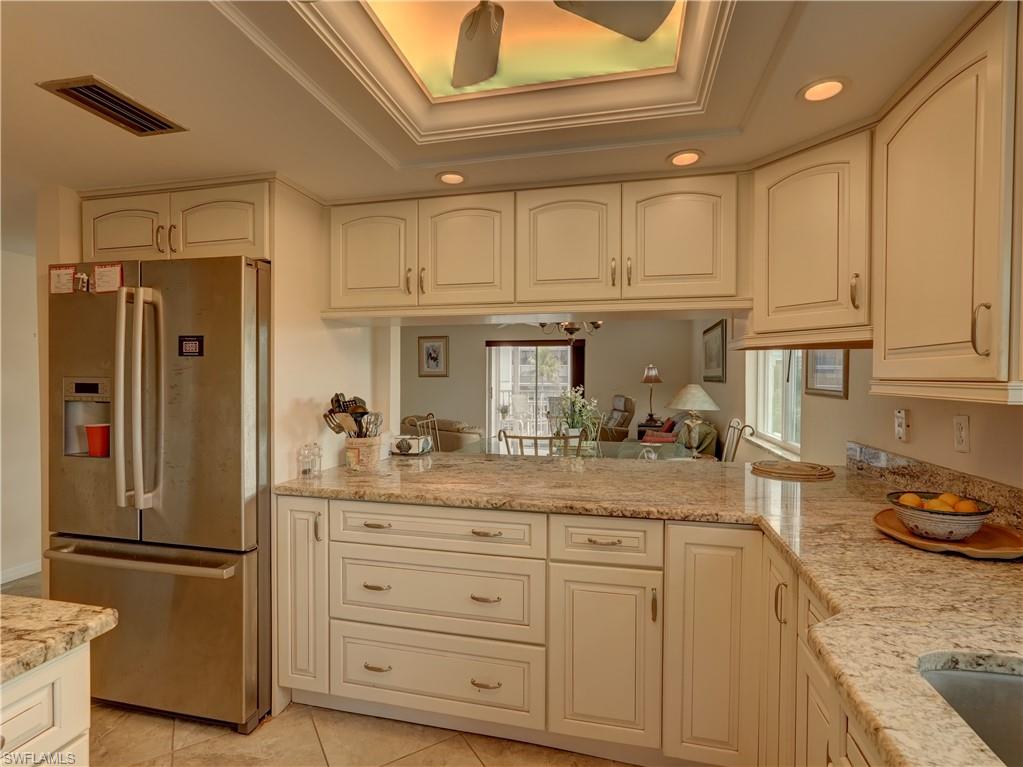 ROYAL PELICAN TOWNHOUSE - Residential