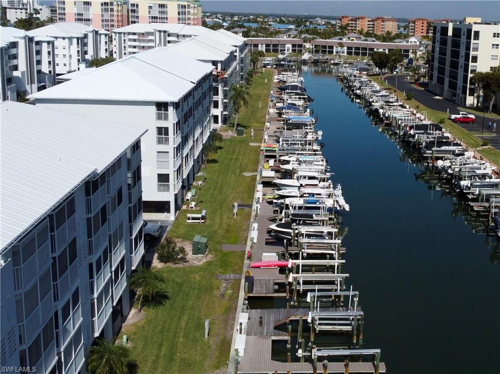 ROYAL PELICAN TOWNHOUSE - Residential