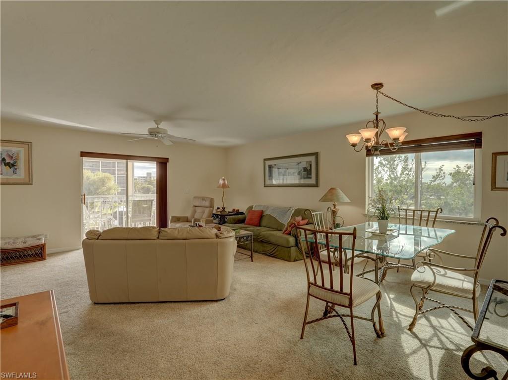 ROYAL PELICAN TOWNHOUSE - Residential