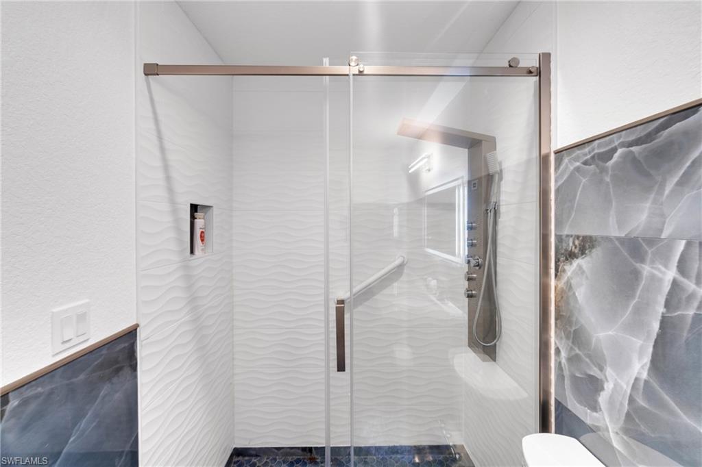 ROYAL WOODS - Residential