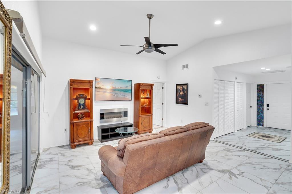 ROYAL WOODS - Residential