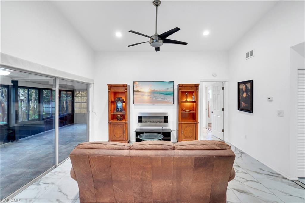 ROYAL WOODS - Residential