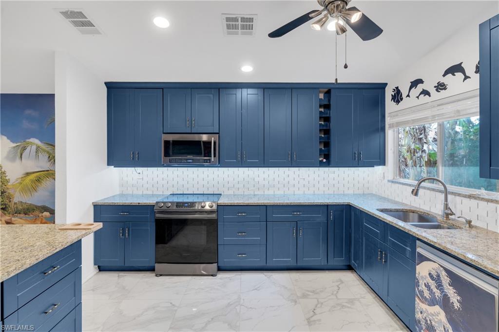 ROYAL WOODS - Residential