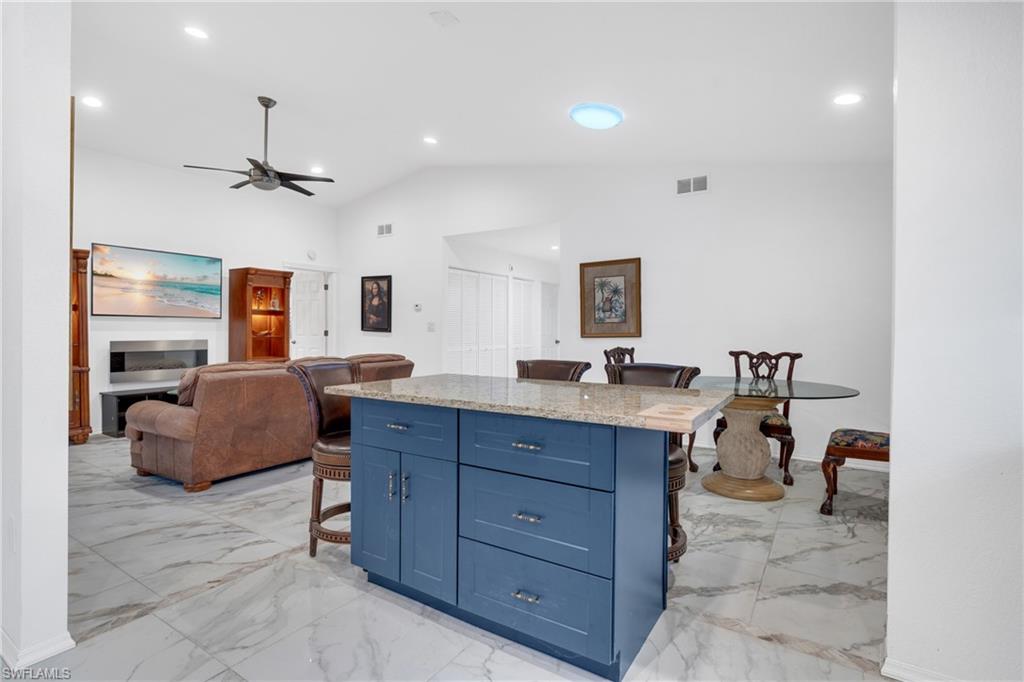 ROYAL WOODS - Residential