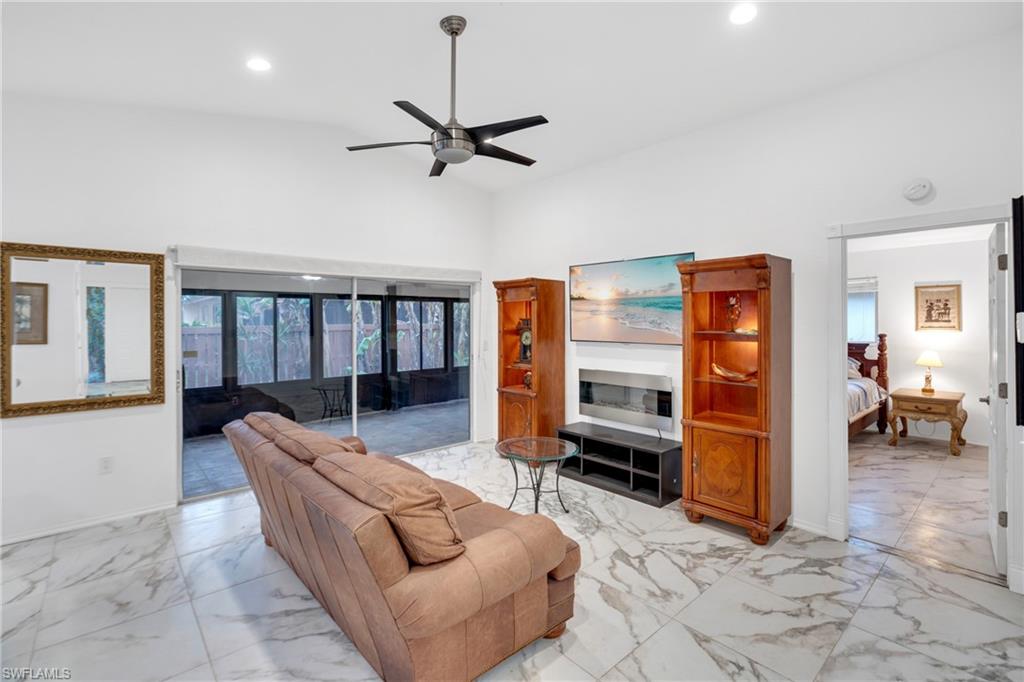 ROYAL WOODS - Residential