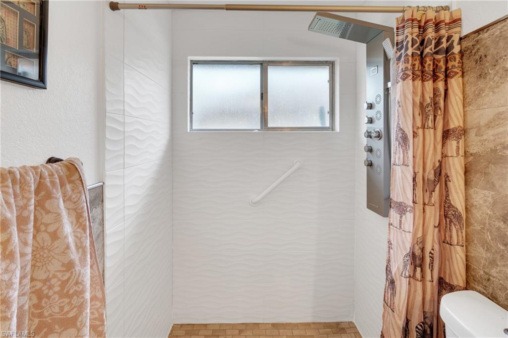 ROYAL WOODS - Residential