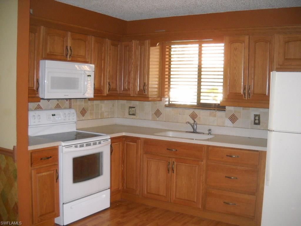 VILLAGE OF CEDARBEND - Residential