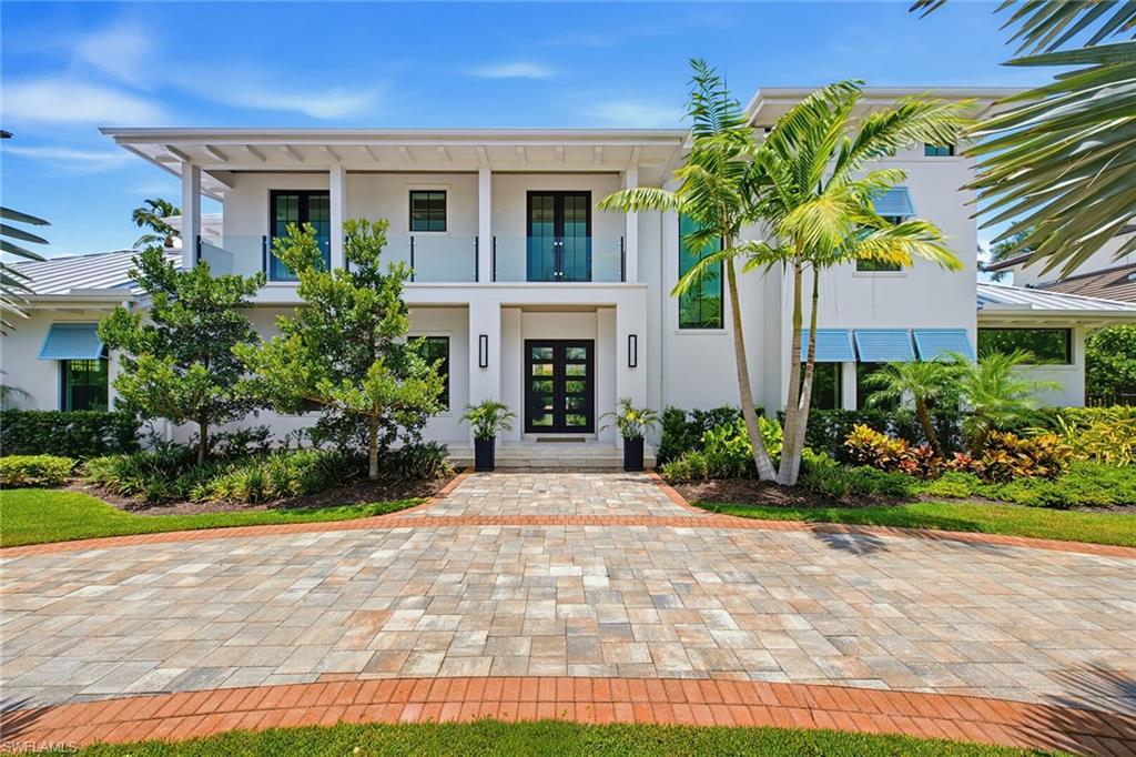 692 Banyan BLVD