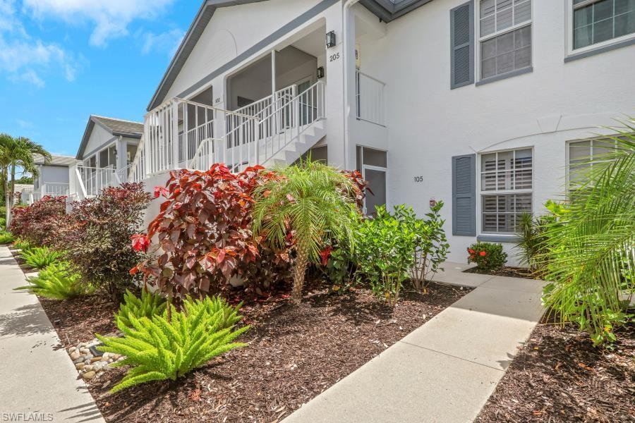 LAUREL OAKS AT PELICAN BAY - Residential