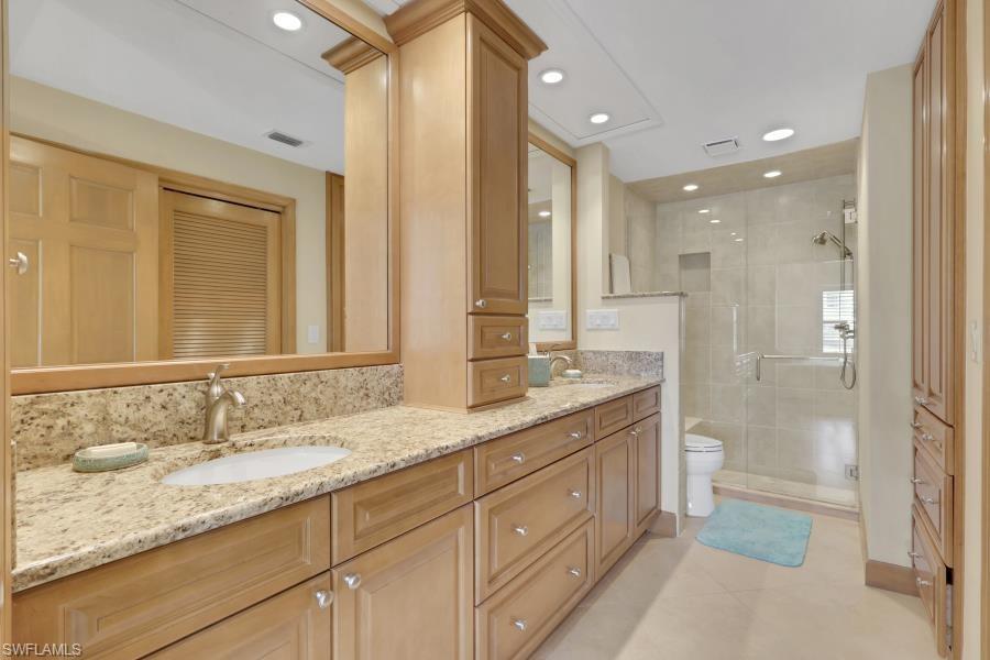LAUREL OAKS AT PELICAN BAY - Residential