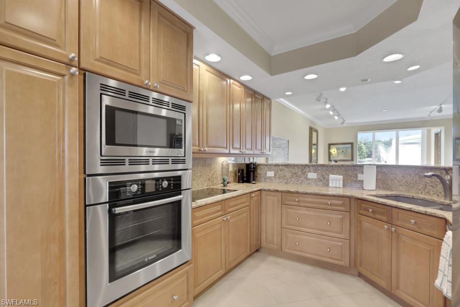 LAUREL OAKS AT PELICAN BAY - Residential