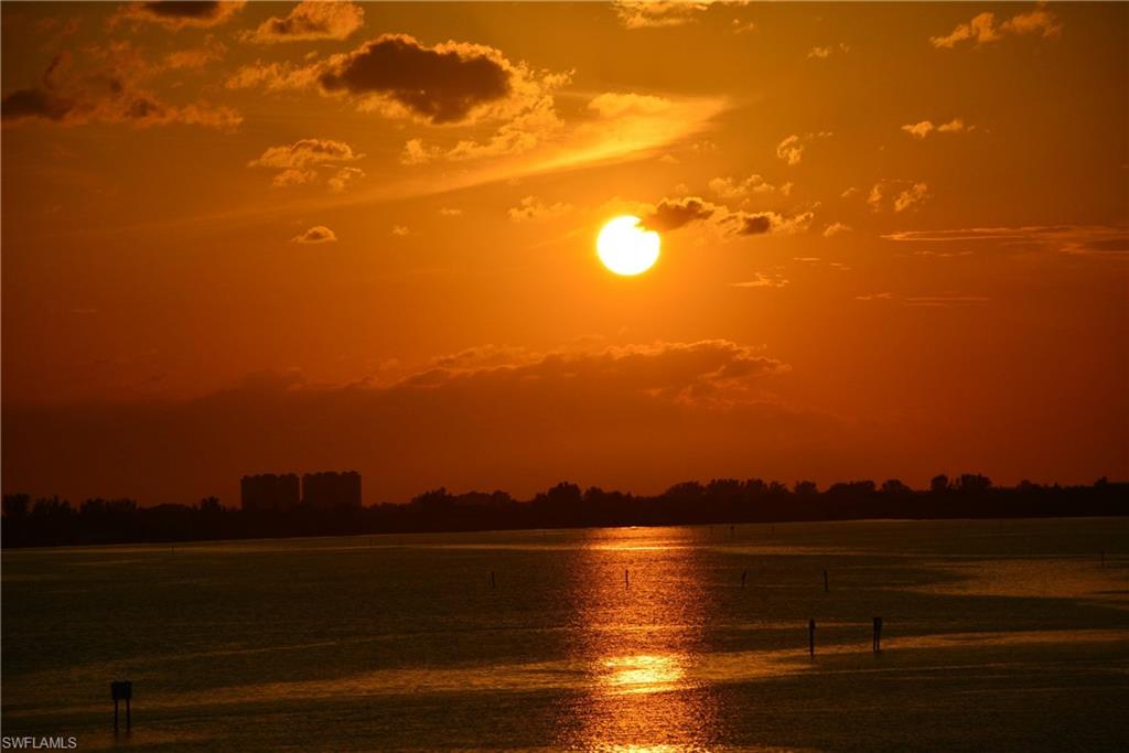 THE SHORES - Residential