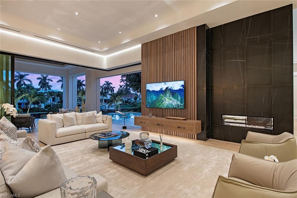 AQUALANE SHORES - Residential