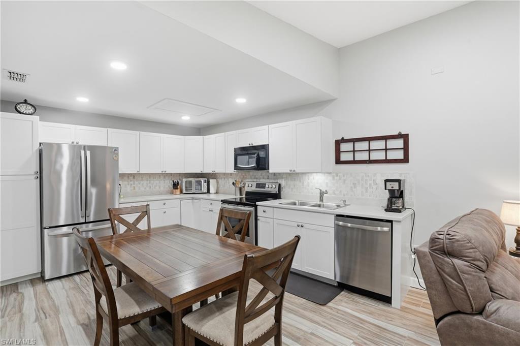 FOXMOOR LAKES - Residential