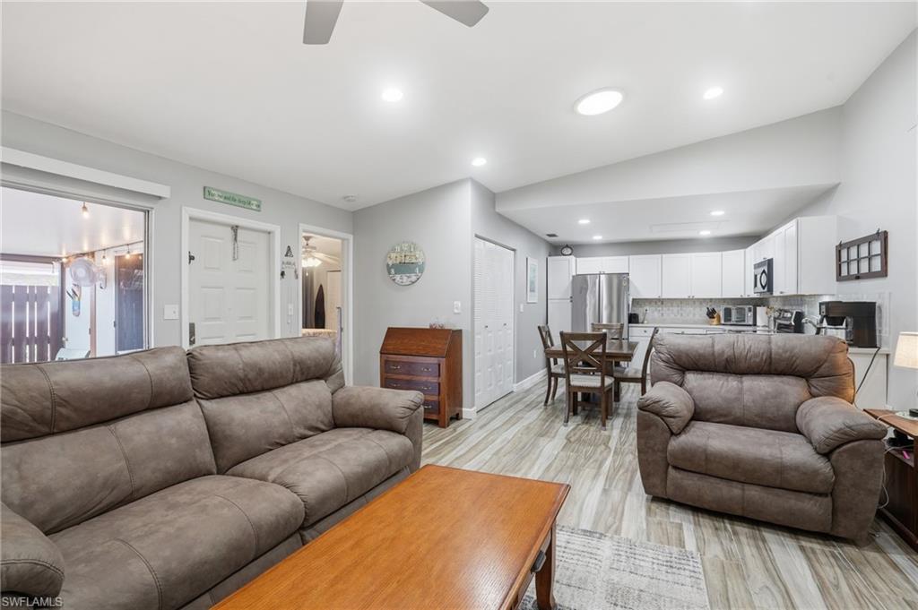 FOXMOOR LAKES - Residential